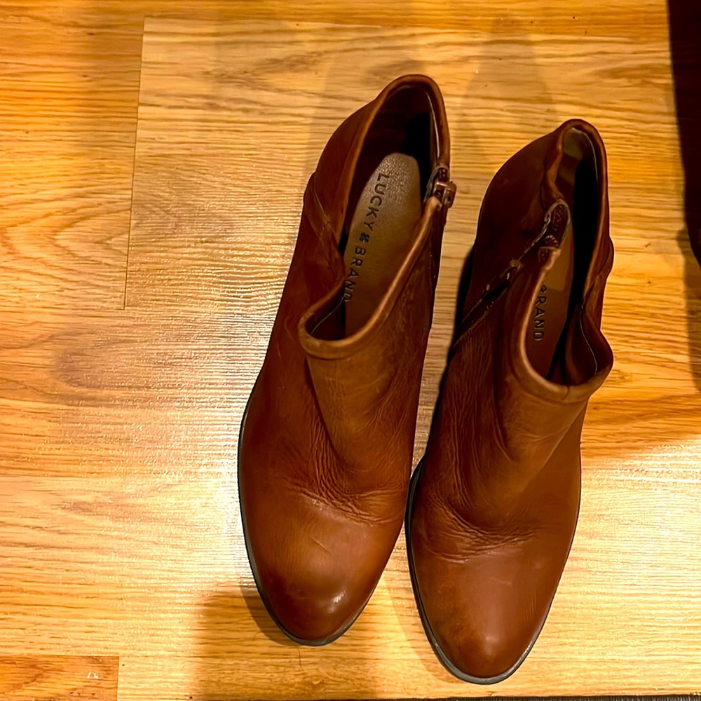 Lucky Brand Ankle Boot w/chunky heel